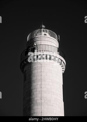 Leuchtturm Murano Faro dell'Isola di Murano in der Lagune von Venedig, Italien in weißem Stein mit Doppelbalkon und Laterne Stockfoto