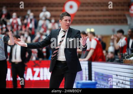 Würzburg, Deutschland. 04. Mär, 2022. firo : 04.03.2022, Basketball, BBL, easyCredit BBL, s.Oliver Wvºrzburg - Ratiopharm Ulm 76:88 Trainer, Cheftrainer Jaka Lakovic (ratiopharm ulm) Es gelten unsere Allgemeinen Geschäftsbedingungen, die unter www.firosportphoto.de eingesehen werden können, Copyright by firo sportphoto : Coesfelder Str. 207 D-48249 Dvºlmen www.firosportphoto.de mail@firosportphoto.de Kontodetails: (V olksbank B ochum - W itten ) IBAN : DE68430601290341117100 BIC : GENODEM1BOC Tel:¬ 49-2594-9916004 Fax: ¬ 49-2594-9916005 Credit: dpa/Alamy Live News Stockfoto