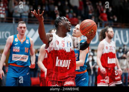 Würzburg, Deutschland. 04. Mär, 2022. firo : 04.03.2022, Basketball, BBL, easyCredit BBL, s.Oliver Wvºrzburg - Ratiopharm Ulm 76:88 Gesture Abdul-Malik Abu (s.Oliver Würzburg) Es gelten unsere Allgemeinen Geschäftsbedingungen, die unter www.firosportphoto.de eingesehen werden können, Copyright by firo sportphoto: Coesfelder Str. 207 D-48249 Dvºlmen www.firosportphoto.de mail@firosportphoto.de Kontodetails: (V olksbank B ochum - W itten ) IBAN : DE68430601290341117100 BIC : GENODEM1BOC Tel:¬ 49-2594-9916004 Fax:¬ 49-2594-9916005 Credit: dpa/Alamy Live News Stockfoto