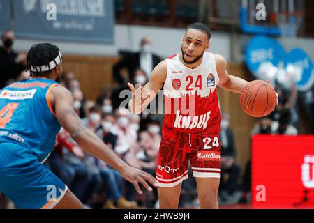 Würzburg, Deutschland. 04. Mär, 2022. firo : 04.03.2022, Basketball, BBL, easyCredit BBL, s.Oliver WvÂºrzburg - Ratiopharm Ulm 76:88 Cameron Hunt (s.Oliver Würzburg) Es gelten unsere AGB, eingesehen werden können bei www.firosportphoto.de, Copyright by firo sportphoto: Coesfelder Str. 207 D-48249 Dvºlmen www.firosportphoto.de mail@firosportphoto.de Kontodetails: (V olksbank B ochum - W itten ) IBAN : DE68430601290341117100 BIC : GENODEM1BOC Tel:Â¬Â† 49-2594-9916004 Fax:Â¬ Â† 49-2594-9916005 Credit: dpa/Alamy Live News Stockfoto