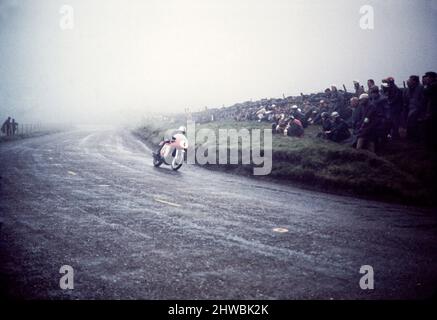 Motorradrennbahn und Motorradrennen um 1960 Großbritannien (Teil 1). Sportveranstaltungen mit Live-Rennen, Kent, Großbritannien Stockfoto