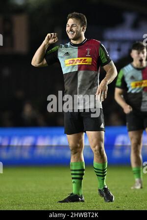 Twickenham, Großbritannien. 04. März 2022. Premiership Rugby. Harlekine V Newcastle Falcons. Der Stoop. Twickenham. Andre Esterhuizen (Harlequins) lächelt während des Rugby-Spiels Harlequins V Newcastle Falcons Gallagher Premiership. Kredit: Sport In Bildern/Alamy Live Nachrichten Stockfoto