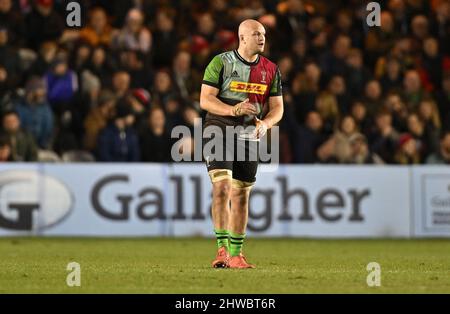 Twickenham, Großbritannien. 04. März 2022. Premiership Rugby. Harlekine V Newcastle Falcons. Der Stoop. Twickenham. Tom Lawday (Harlequins) während des Rugby-Spiels Harlequins V Newcastle Falcons Gallagher Premiership. Kredit: Sport In Bildern/Alamy Live Nachrichten Stockfoto