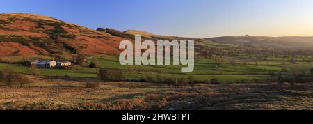 Blick auf das Castleton Valley vom Mam Tor, Derbyshire, Peak District National Park, England, Großbritannien Stockfoto