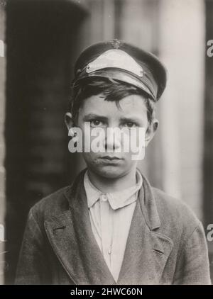 Messenger Boy (Porträt von Richard Pierce). Künstler: Lewis W. Hine, Amerikaner, 1874–1940 Stockfoto