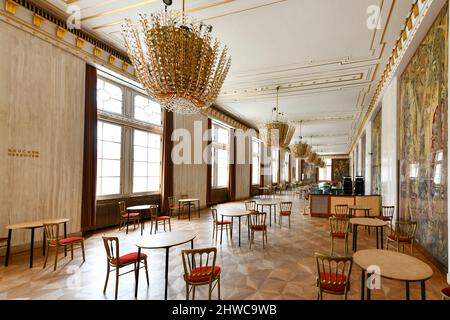 13. Juli 2021 - Wien, Österreich: Interieur der Wiener Staatsoper. Die Wiener Staatsoper produziert 50-70 Opern und Ballette in rund 300 Vorstellungen pe Stockfoto
