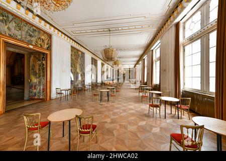 13. Juli 2021 - Wien, Österreich: Interieur der Wiener Staatsoper. Die Wiener Staatsoper produziert 50-70 Opern und Ballette in rund 300 Vorstellungen pe Stockfoto