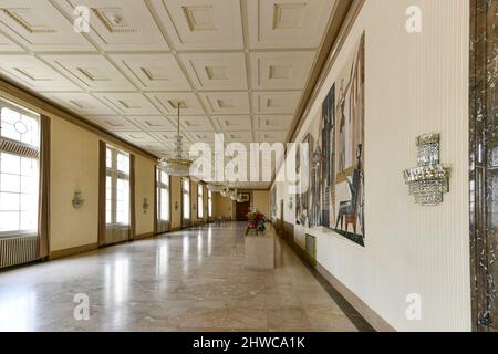 13. Juli 2021 - Wien, Österreich: Interieur der Wiener Staatsoper. Die Wiener Staatsoper produziert 50-70 Opern und Ballette in rund 300 Vorstellungen pe Stockfoto