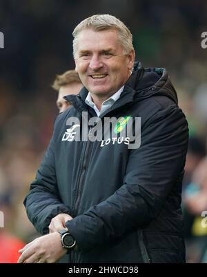 Der Manager von Norwich City, Dean Smith, während des Spiels in der Premier League in der Carrow Road, Norwich. Bilddatum: Samstag, 5. März 2022. Stockfoto