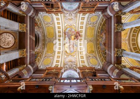 Österreich, Wien - 14. Juli 2021: Prunksaal, Zentrum der alten kaiserlichen Bibliothek in der Österreichischen Nationalbibliothek. Wien Österreich. Stockfoto