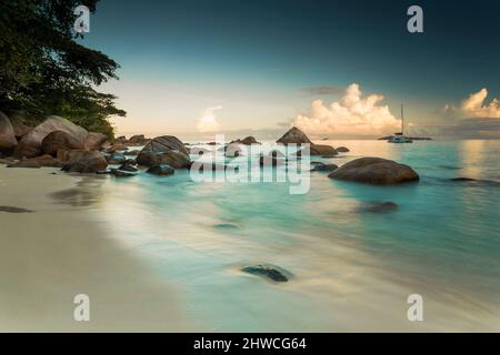 Schöne Aussicht auf Anze Lazio Strand in Praslin, Seychellen Stockfoto