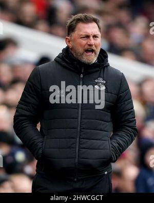 Southampton-Manager Ralph Hasenhuttl am Touchline während des Premier League-Spiels in Villa Park, Birmingham. Bilddatum: Samstag, 5. März 2022. Stockfoto