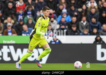 Leicester, Großbritannien. 05. März 2022. Illan Meslier #1 von Leeds United mit dem Ball in Leicester, Vereinigtes Königreich am 3/5/2022. (Foto von Simon Whitehead/News Images/Sipa USA) Quelle: SIPA USA/Alamy Live News Stockfoto