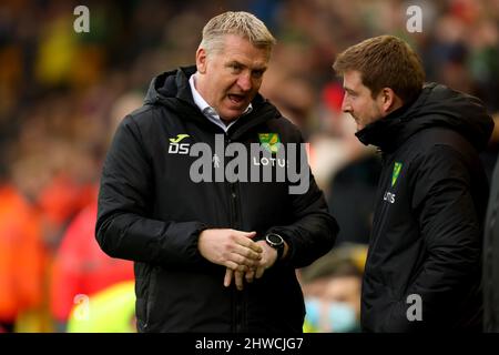 Norwich, Großbritannien. 5.. März 2022 ; Carrow Road, Norwich, Norforlk, England; Premier League Football, Norwich gegen Brentford; Norwich City Manager Dean Smith Credit: Action Plus Sports Images/Alamy Live News Stockfoto