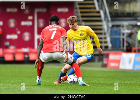 LONDON, GROSSBRITANNIEN. MÄR 5. Dennis Cirkin von Sunderland kämpft während des Sky Bet League 1-Spiels zwischen Charlton Athletic und Sunderland am Samstag, dem 5.. März 2022, im Londoner Valley um den Besitz mit Diallang Jaiyesimi von Charlton. (Kredit: Ivan Yordanov | MI Nachrichten) Kredit: MI Nachrichten & Sport /Alamy Live Nachrichten Stockfoto