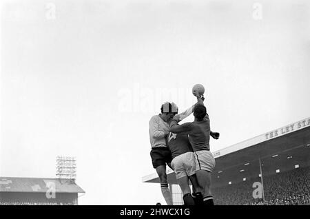 Derby gegen Nottingham Forest. Aktion aus dem Spiel. 1969 Z11534.-022. Dezember Stockfoto
