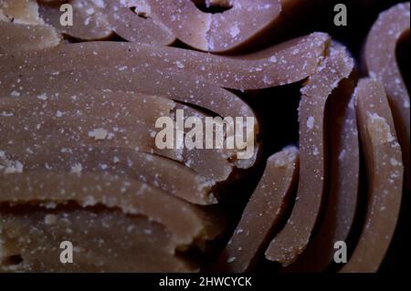 Galaxy Ripple Schokoladenriegel mit 5x Vergrößerung Stockfoto