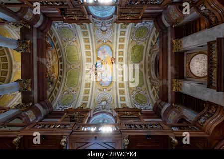 Österreich, Wien - 14. Juli 2021: Prunksaal, Zentrum der alten kaiserlichen Bibliothek in der Österreichischen Nationalbibliothek. Wien Österreich. Stockfoto