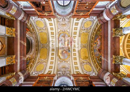 Österreich, Wien - 14. Juli 2021: Prunksaal, Zentrum der alten kaiserlichen Bibliothek in der Österreichischen Nationalbibliothek. Wien Österreich. Stockfoto