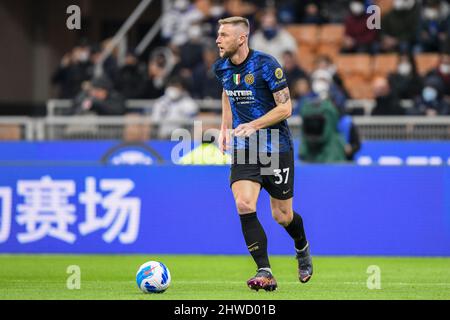 Mailand, Italien. 04. März 2022. Milan Skriniar (37) von Inter gesehen in der Serie Ein Spiel zwischen Inter und Salernitana bei Giuseppe Meazza in Mailand. (Foto: Gonzales Photo/Alamy Live News Stockfoto