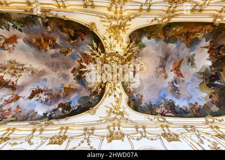 Wien, Österreich - 16. Jul 2021: Schloss Schönbrunn oder Schloss Schönbrunn ist eine kaiserliche Sommerresidenz in Wien, Österreich. Schloss Schönbrunn ist ein ma Stockfoto