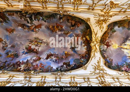 Wien, Österreich - 16. Jul 2021: Schloss Schönbrunn oder Schloss Schönbrunn ist eine kaiserliche Sommerresidenz in Wien, Österreich. Schloss Schönbrunn ist ein ma Stockfoto