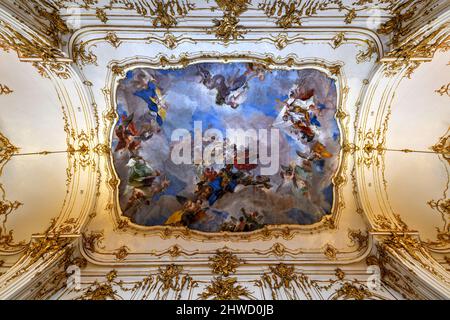 Wien, Österreich - 16. Jul 2021: Schloss Schönbrunn oder Schloss Schönbrunn ist eine kaiserliche Sommerresidenz in Wien, Österreich. Schloss Schönbrunn ist ein ma Stockfoto