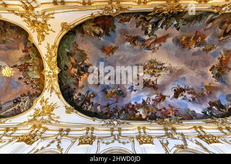 Wien, Österreich - 16. Jul 2021: Schloss Schönbrunn oder Schloss Schönbrunn ist eine kaiserliche Sommerresidenz in Wien, Österreich. Schloss Schönbrunn ist ein ma Stockfoto