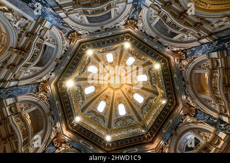 Wien, Österreich - 17. Jul 2021: Das Cafe im Kunsthistorischen Museum Wien oder Museum of Art History. Stockfoto