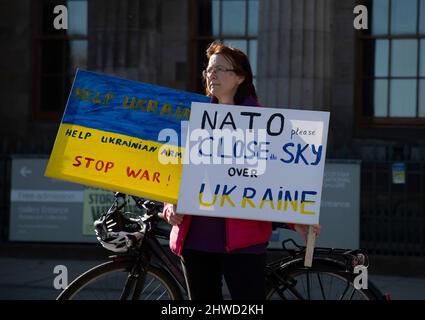 The Mound, Edinburgh, Schottland, Großbritannien. 5.. März 2022. 9. Tage Protest und Solidarität für die Ukraine gegen die Invasion des russischen Militärs, die vor 10 Tagen begann. Credit Archwhite/alamy Live-Nachrichten Stockfoto