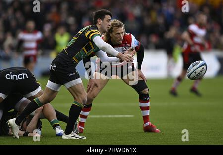 Gloucester, Großbritannien. 05. März 2022. Premiership Rugby. Gloucester Rugby V Northampton Saints. Kingsholm Stadium. Gloucester. Alex Mitchell (Northampton Saints) beim Rugby-Spiel Gloucester Rugby V Northampton Saints Gallagher Premiership. Kredit: Sport In Bildern/Alamy Live Nachrichten Stockfoto