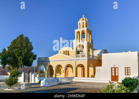 St. Georgios Oia Griechische Heilige Orthodoxe Kirche (Inschrift) (Agios Georgios) in Oia, Santorini, Griechenland Stockfoto