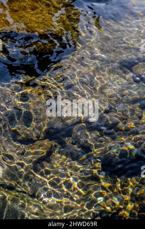 Abstrakte Natur Unterwasser-gemustert Reflexion der Felsen, Reshi Fluss, Reshikhola, Sikkim Stockfoto