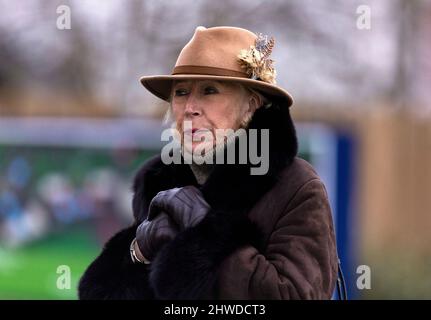 Ein Rennegoist auf der Rennbahn Newbury Racecourse, Bekshire. Bilddatum: Samstag, 5. März 2022. Stockfoto