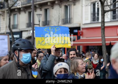 Riesige Mobilisierung in Paris gegen den Krieg in der Ukraine Tausende von Menschen marschierten zwischen der republik und der bastille und skandierten Anti-putin-Parolen Stockfoto