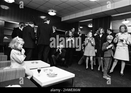 Lady Helen Windsor am GPO Tower mit ihrer Familie während des Daily Mail Trans-Atlantic Air Race. 11. Mai 1969. Stockfoto