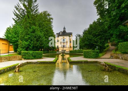 Schloss Hellbrunn, eine frühbarocke Villa von palastartiger Größe, in der Nähe von Morzg, einem südlichen Stadtteil der Stadt Salzburg, Au Stockfoto