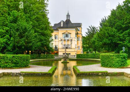 Schloss Hellbrunn, eine frühbarocke Villa von palastartiger Größe, in der Nähe von Morzg, einem südlichen Stadtteil der Stadt Salzburg, Au Stockfoto