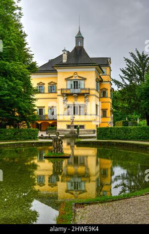 Schloss Hellbrunn, eine frühbarocke Villa von palastartiger Größe, in der Nähe von Morzg, einem südlichen Stadtteil der Stadt Salzburg, Au Stockfoto