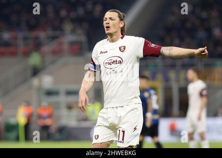 Mailand, Italien. 04. März 2022. Italien, Mailand, 4 2022. märz: Milan Djuric (Stürmer von Salernitana) gibt in der ersten Halbzeit Ratschläge während des Fußballspiels FC INTER vs SALERNITANA, Serie A 2021-2022 day28, San Siro Stadion (Foto von Fabrizio Andrea Bertani/Pacific Press) Quelle: Pacific Press Media Production Corp./Alamy Live News Stockfoto