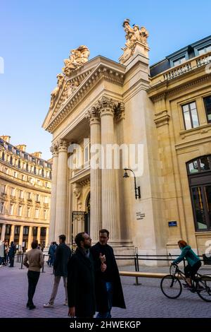 Paris, Frankreich, Menschen mit mittlerer Menschenmenge, Touristen, die das Außengebäude besuchen, Neues Museum, „Bourse de Commerce, Pinault Collection“, Stockfoto