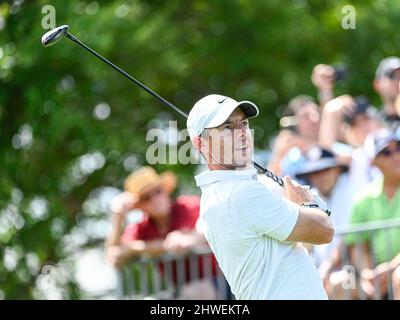 Orlando, FL, USA. 5. März 2022. Rory McIlroy aus Nordirland auf dem 1.-Abschlag während der 3.-Runden-Golfaktion der Arnold Palmer Invitational, präsentiert von Mastercard, die im Arnold Palmer's Bay Hill Club & Lodge in Orlando, FL, stattfand. Romeo T Guzman/CSM/Alamy Live News Stockfoto