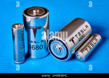 Tesla Cylindrical 4680 Battery Pack, St. Petersburg, Russland, 7. Januar 2022. Stockfoto