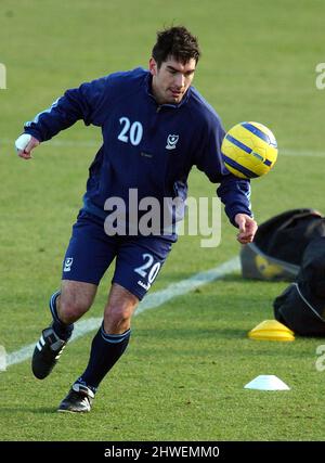 PORTSMOUTH TRAINING 27-01-06 RICHARD HUGHES PIC MIKE WALKER, 2006 Stockfoto