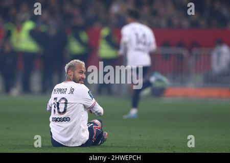 Nizza, Frankreich, 5.. März 2022. Neymar Jr von PSG reagiert, nachdem er während des Spiels der Uber Eats Ligue 1 im Allianz Riviera Stadium in Nizza den Besitz verloren hat. Bildnachweis sollte lauten: Jonathan Moscrop / Sportimage Kredit: Sportimage/Alamy Live News Stockfoto