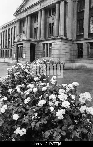 Coventry Technical College, in the Butts, Coventry, 1.. August 1969. Weitere Informationen:- das Coventry Technical College wurde 1935 eröffnet. Das ikonische Gebäude im klassischen Stil kostete nur £183.000. Es wurde City College Coventry in 2002 und fusionierte mit Tile Hill College. Stockfoto