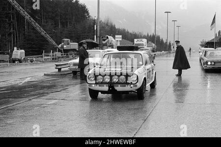 1970 Rallye London nach Mexiko-Weltmeisterschaft. Die Motorallye startete am 19. April 1970 im Wembley Stadium in London und endete am Dienstag, den 21.. April 1970 in Mexiko Monza, Mailand, Italien. Teilnehmer Nr. 43, British Leyland & Football Association (UK) fährt einen Triumph 2,5 PL Mk II Stockfoto