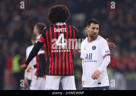 Nizza, Frankreich, 5.. März 2022. Lionel Messi von PSG schaut während des Spiels der Uber Eats Ligue 1 im Allianz Riviera Stadium, Nizza, auf. Bildnachweis sollte lauten: Jonathan Moscrop / Sportimage Kredit: Sportimage/Alamy Live News Stockfoto