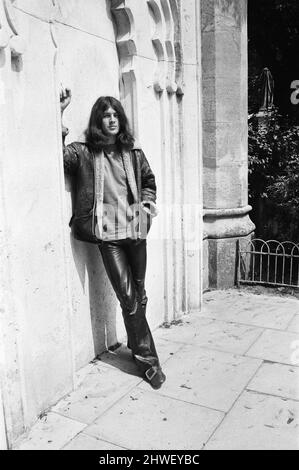 Ian Gillan, Sänger der Deep Purple Rockgruppe, abgebildet im Royal Pavillion Gardens in Brighton, East Sussex, nachdem angekündigt wurde, er würde die Rolle von Jesus Christus in einer Pop-Oper spielen.26.. Juni 1970. Stockfoto