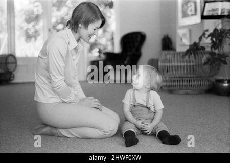 Glenda Jackson und ihr Sohn Daniel, 11.. August 1970. Stockfoto